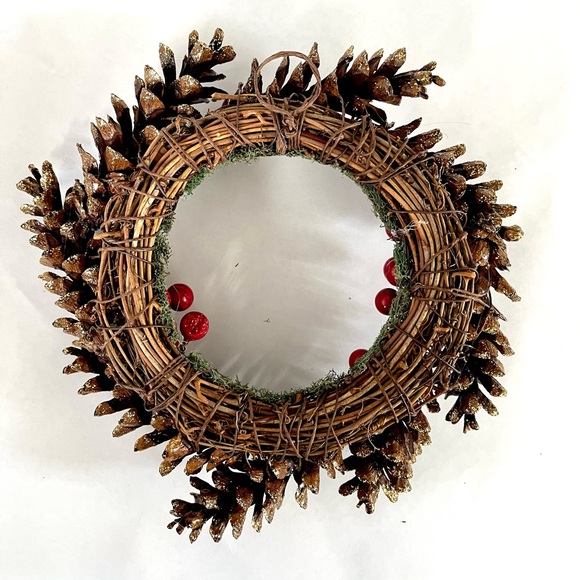 Holiday Pinecone Candle Ring / Wreath Centerpiece - Picture 3 of 6
